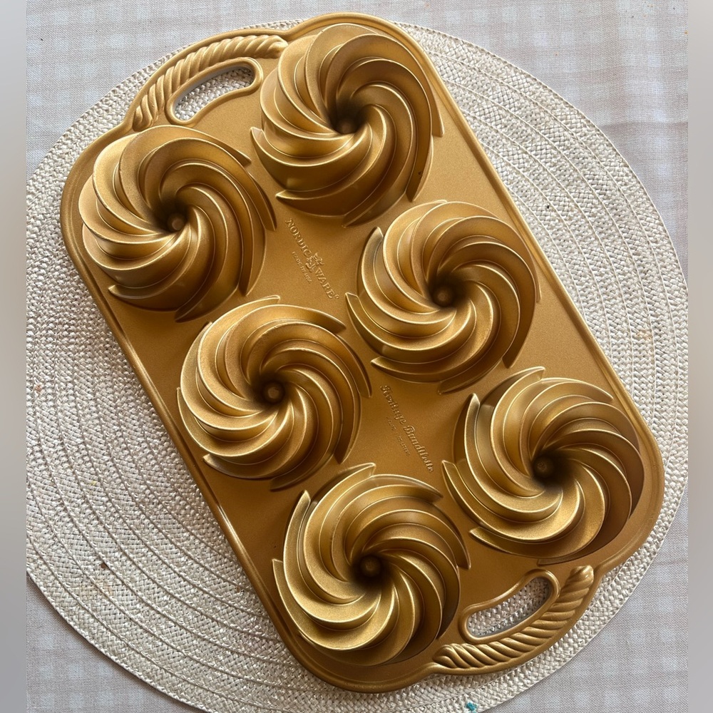 NORDIC WARE Heritage Bundtlette Cake Pan NEW